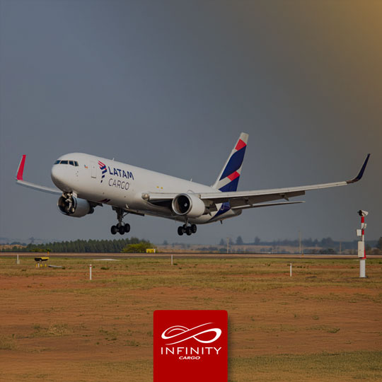 LATAM celebra 1 ano de voos de Amsterdã para Curitiba